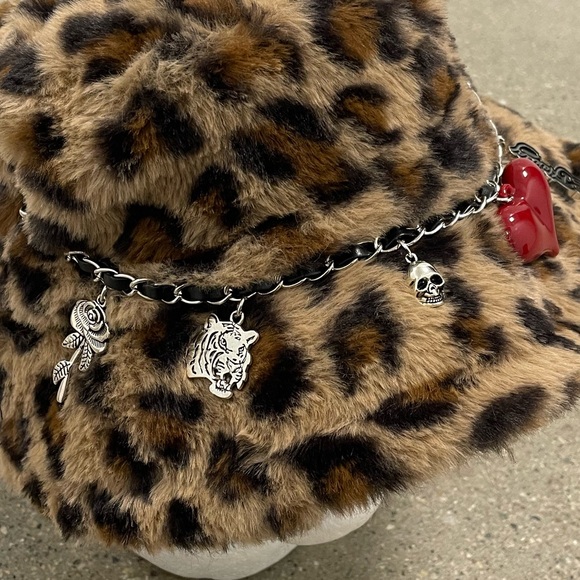 NWT Ed Hardy Love Kills Cheetah Print Faux Fur Bucket Hat w/ Charms - Picture 3 of 10